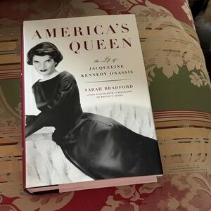 America's Queen - Hardcover Biography by Sarah Bradford